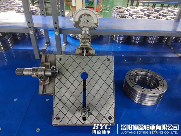 1629079030522646.jpg 交叉滾子軸承型號(hào)規(guī)格.jpg